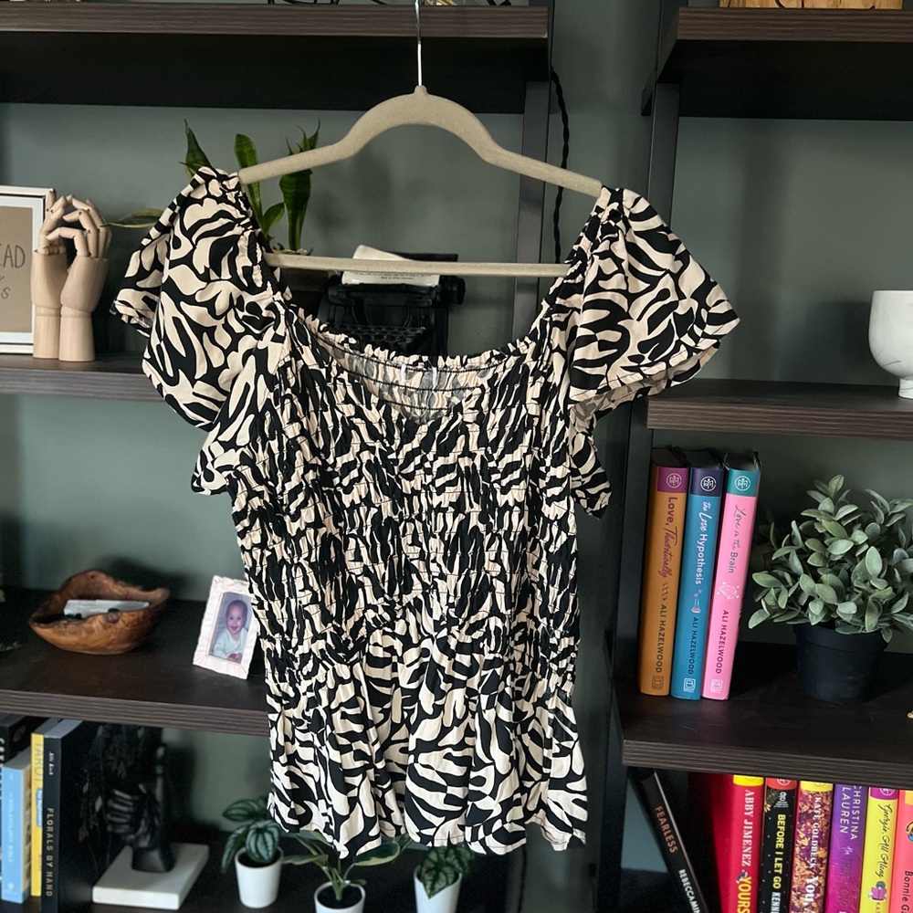 Japna - Flutter Sleeve Peplum Smocked V-Neck top - Black & Cream - Size L